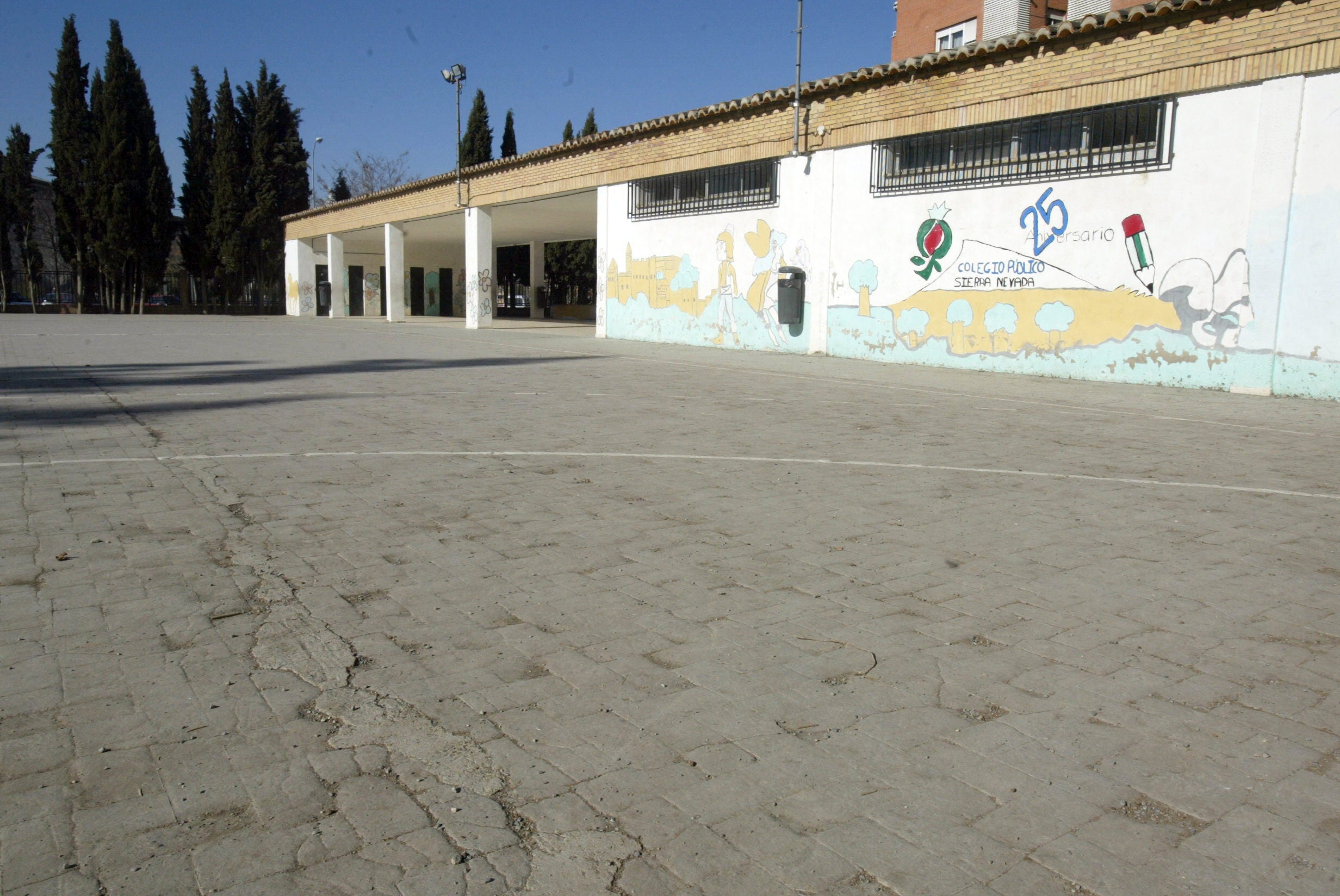 El patio del colegio Sierra Nevada de Granada.