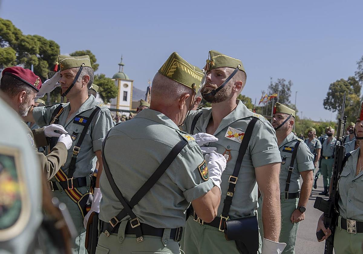 Imagen principal - La Legión conmemora en Viator su 103 cumpleaños
