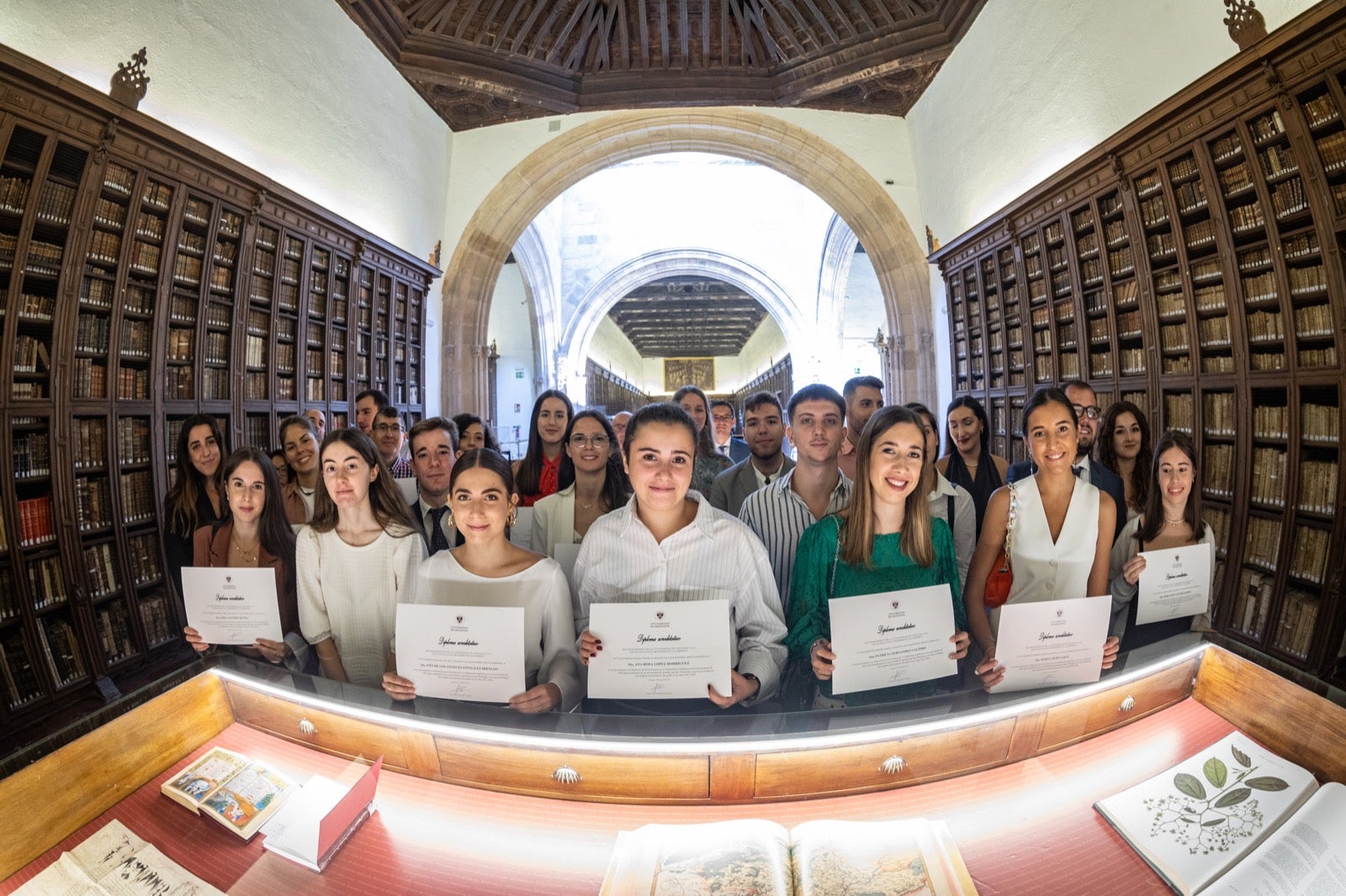 Las mejores imágenes del acto de la UGR con sus mejores estudiantes