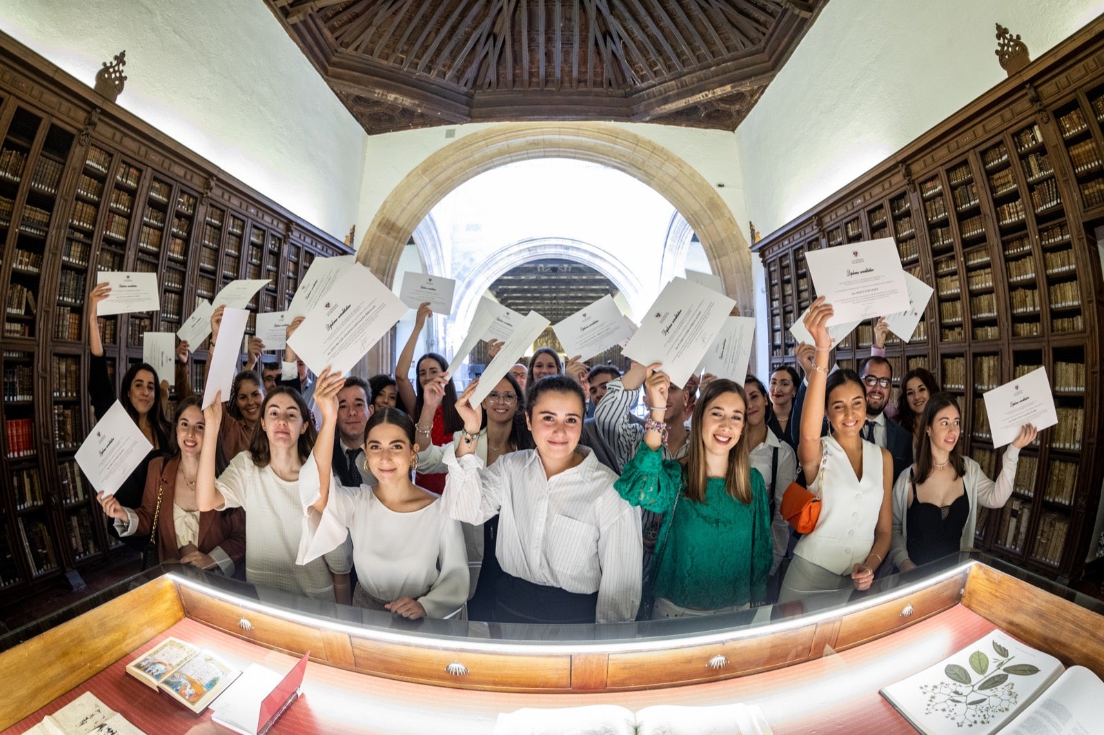 Las mejores imágenes del acto de la UGR con sus mejores estudiantes