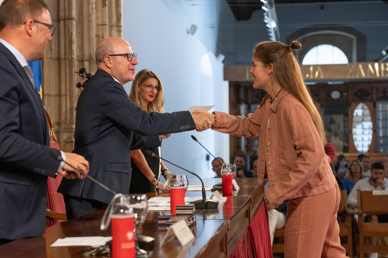 Las mejores imágenes del acto de la UGR con sus mejores estudiantes