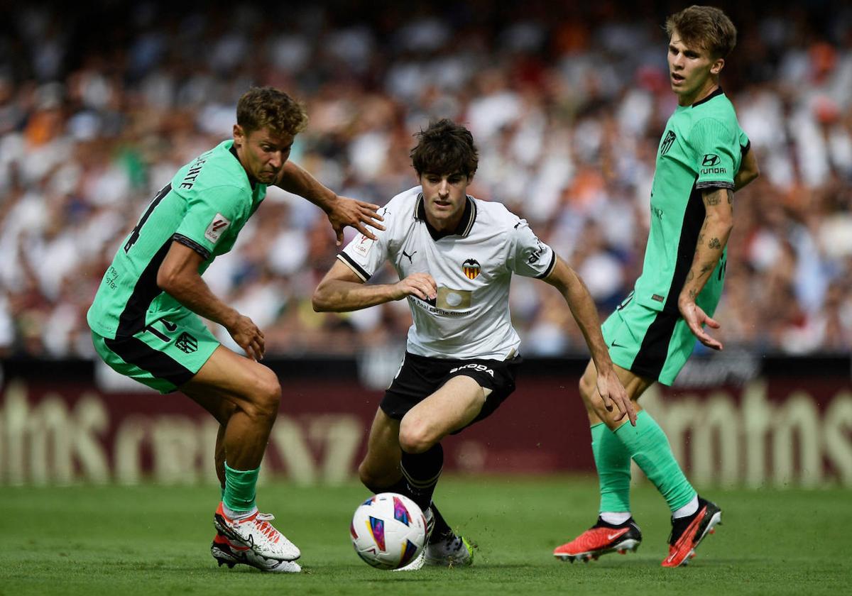 Javi Guerra, entre Llorente y Barrios, es un estandarte del actual Valencia.