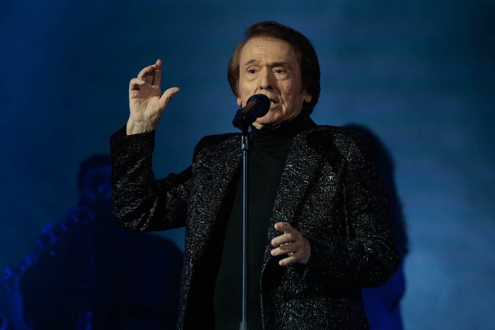 Las imágenes del concierto de Raphael en Granada