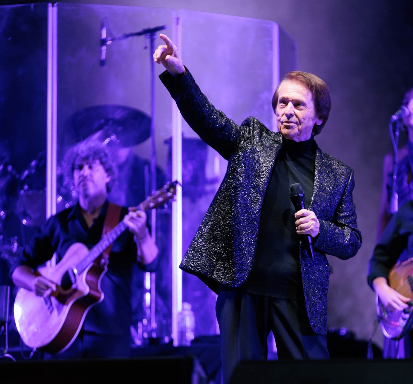 Las imágenes del concierto de Raphael en Granada