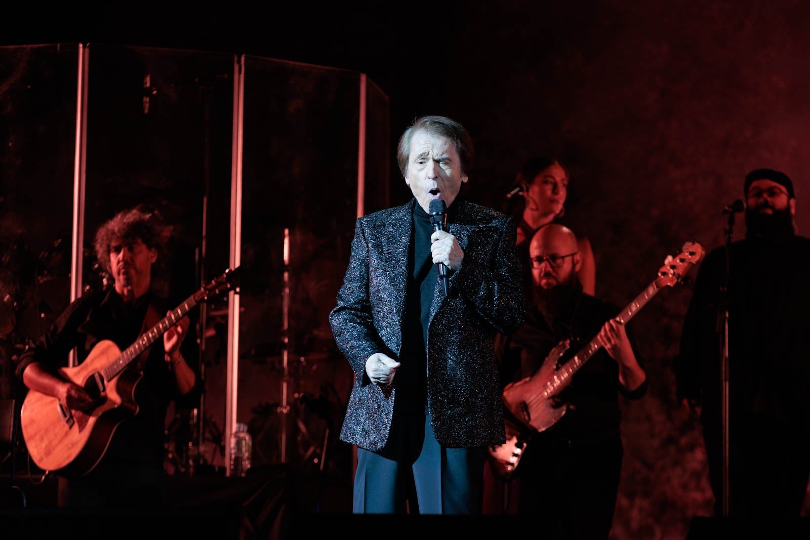 Las imágenes del concierto de Raphael en Granada