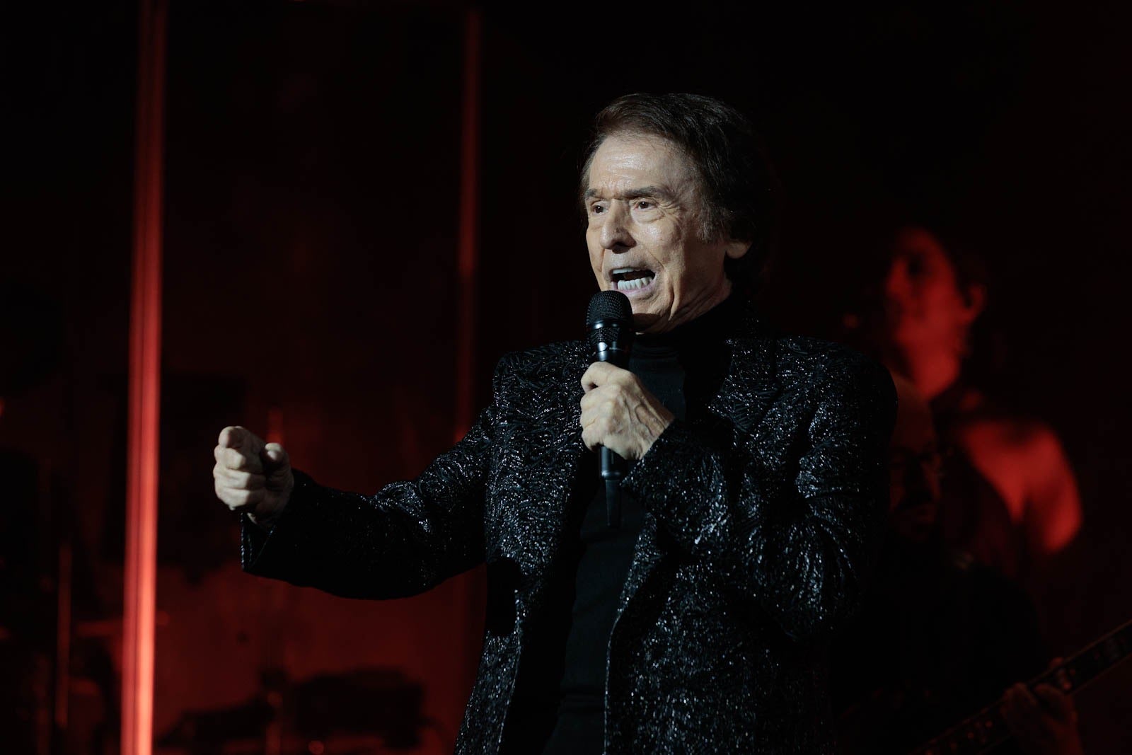 Las imágenes del concierto de Raphael en Granada