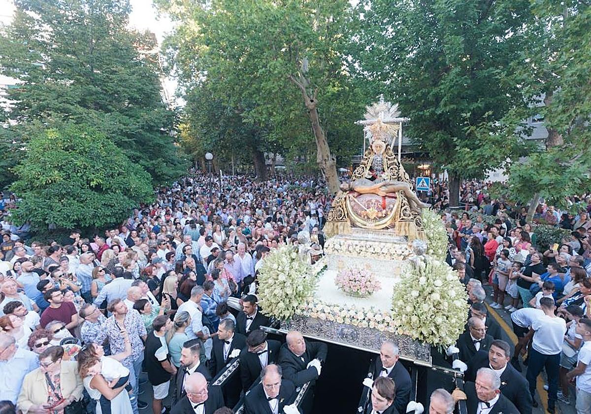 Las imágenes de la procesión de la Virgen de las Angustias