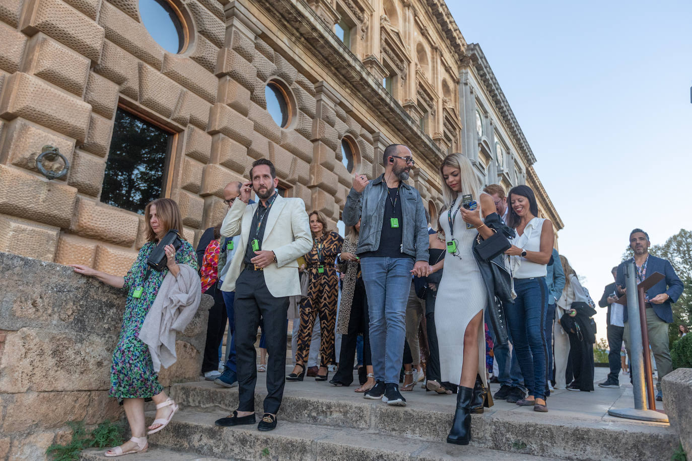 Las imágenes de la visita de los famosos con Raúl Berdonés a la Alhambra