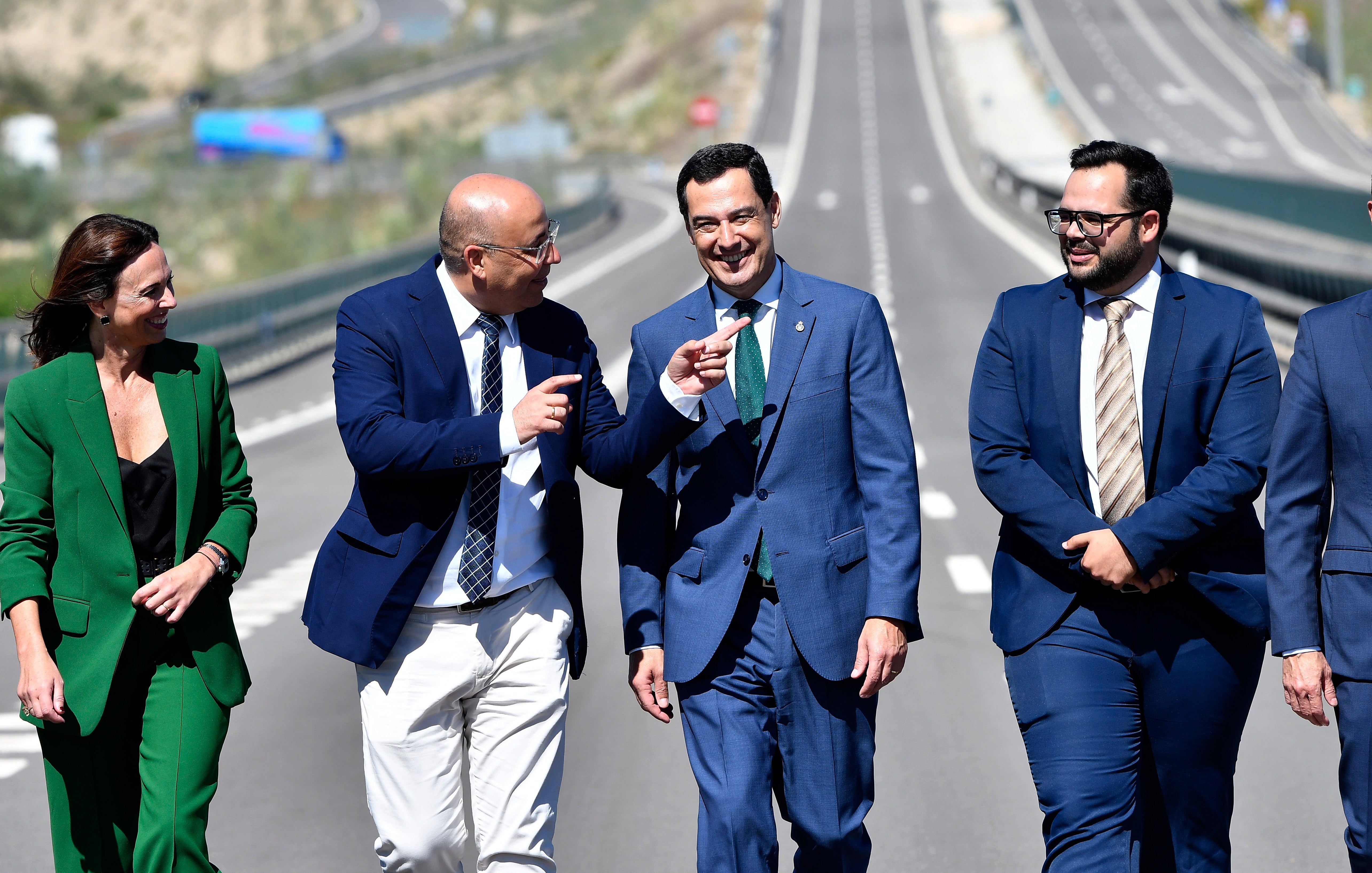 Juanma Moreno, este lunes en la inauguración de los nuevos tramos de la Autovía del Almanzora en Almería.