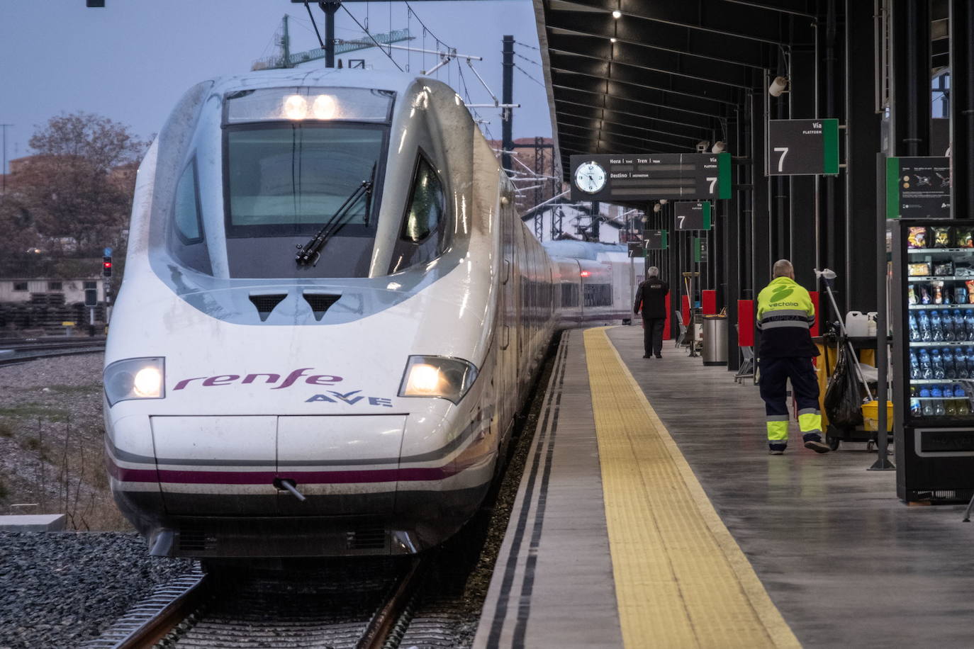 El tren en la estación de Andaluces.