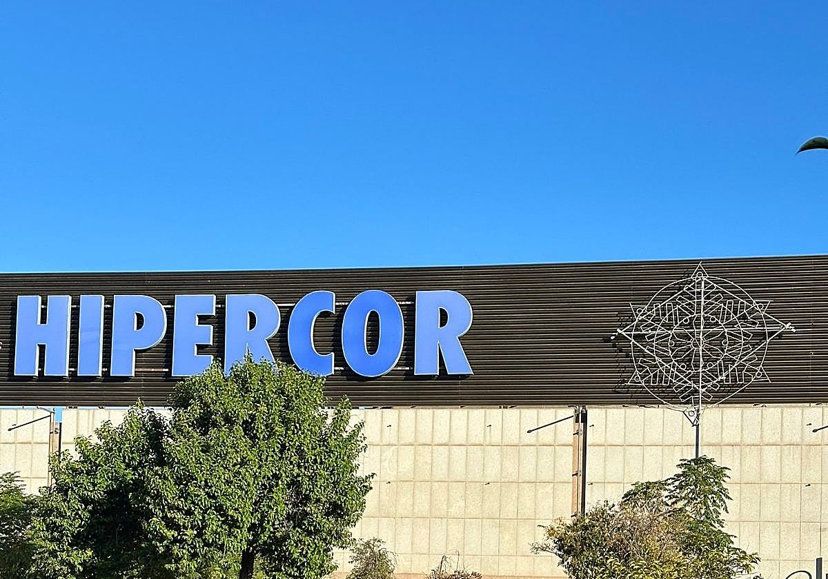 Arranca el montaje navideño en El Corte Inglés de Arabial.