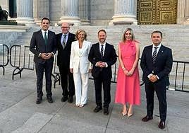 El presidente del PP de Jaén, con diputados y senadores jienenses, en agosto pasado.