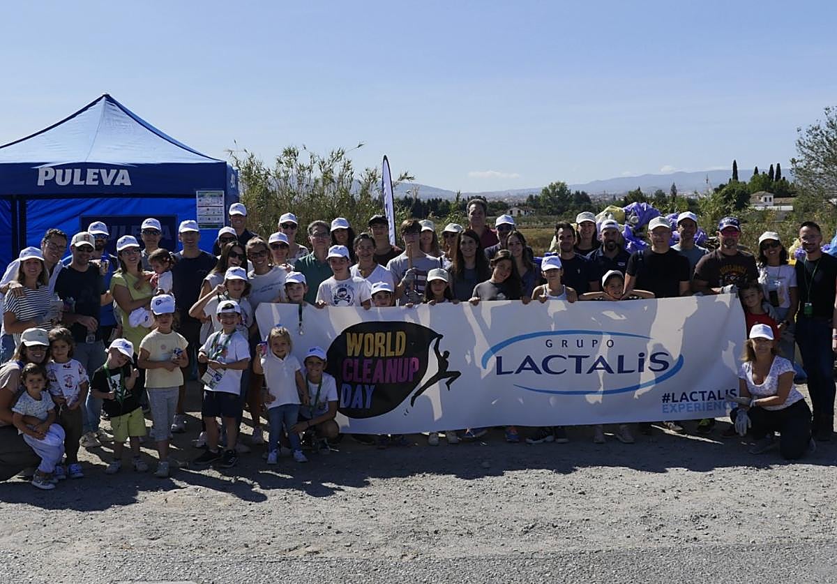 Lactalis Puleva recoge más de 370 kilos de basuraleza.