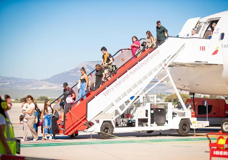El PSOE reclama a la Junta «que se moje» con el Aeropuerto de Granada