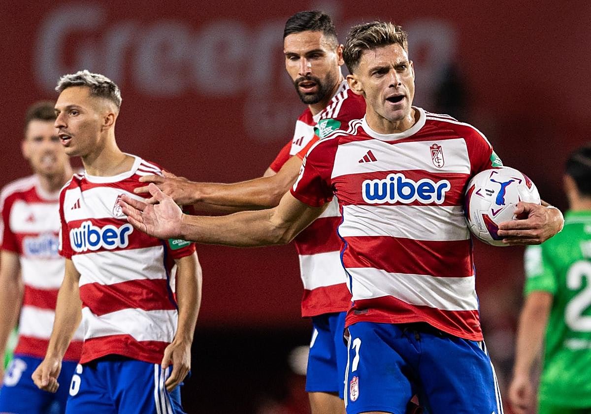 Boyé celebra su gol.