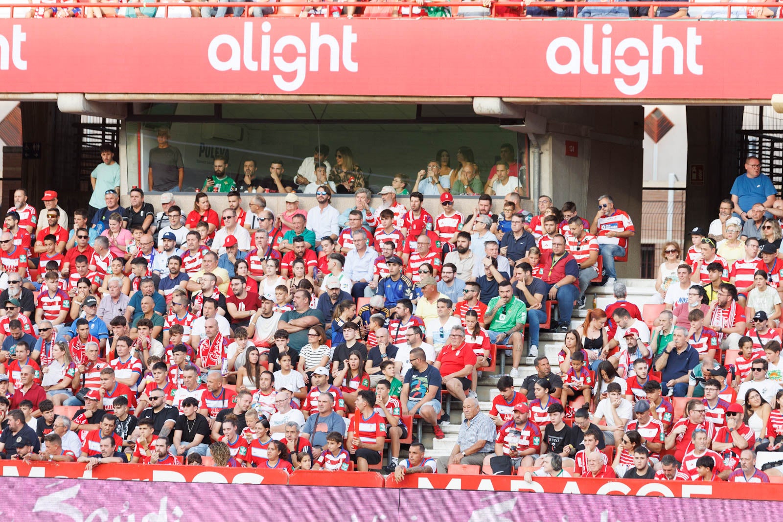 Búscate en la grada de Los Cármenes durante el Granada-Betis