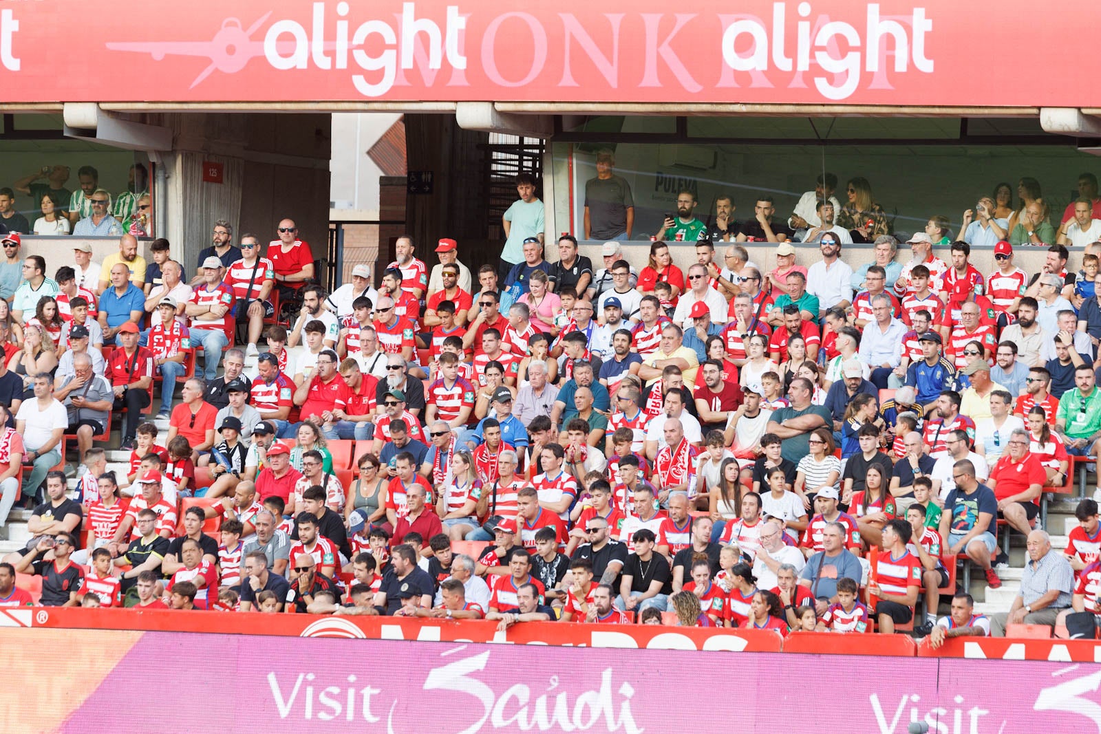 Búscate en la grada de Los Cármenes durante el Granada-Betis
