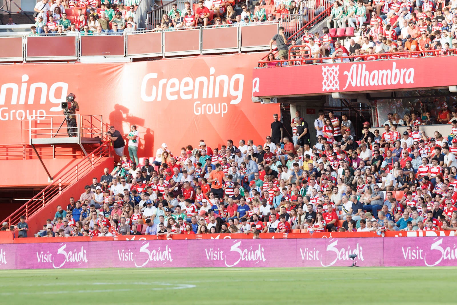 Búscate en la grada de Los Cármenes durante el Granada-Betis