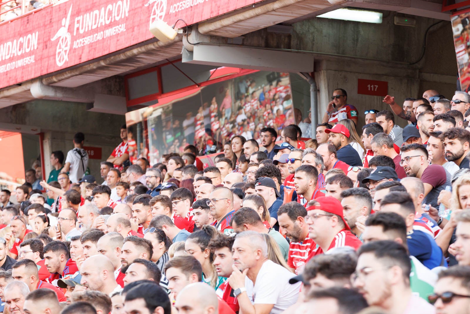 Búscate en la grada de Los Cármenes durante el Granada-Betis