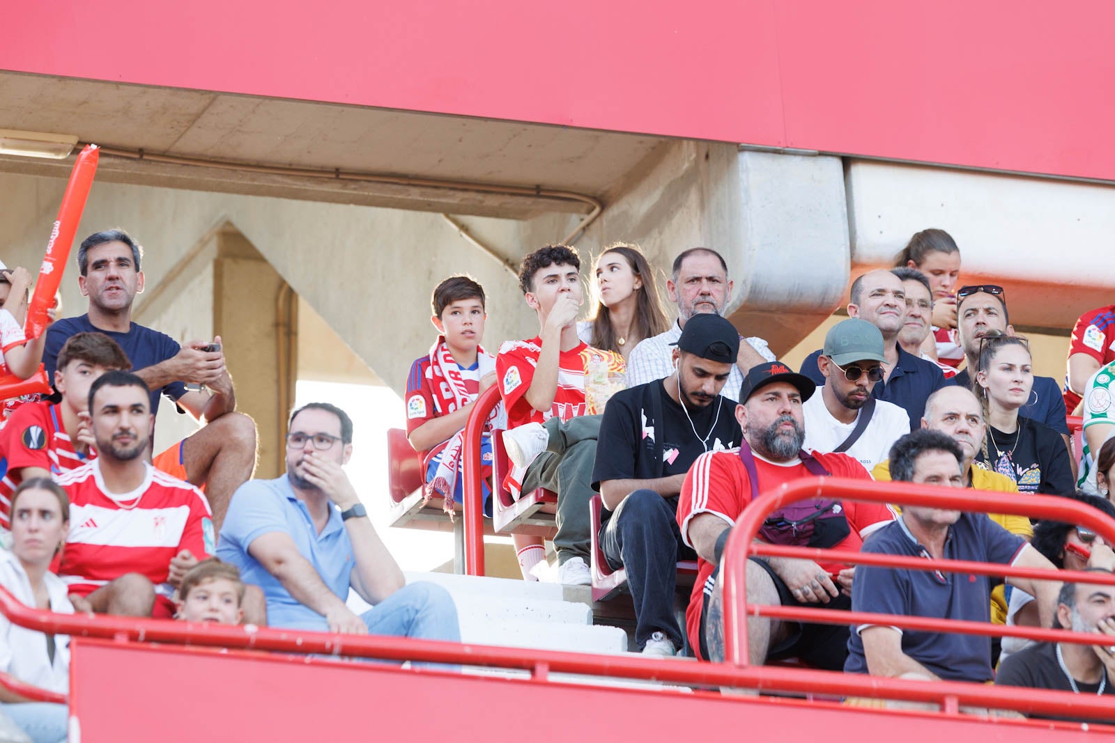 Búscate en la grada de Los Cármenes durante el Granada-Betis