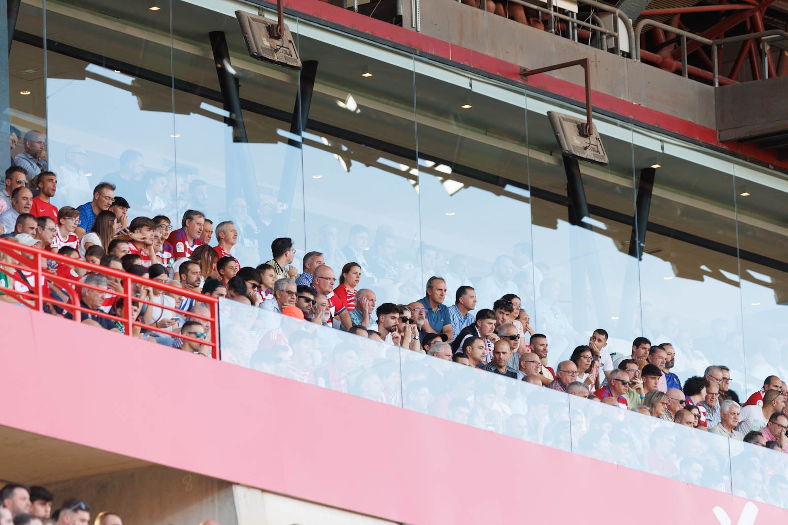 Búscate en la grada de Los Cármenes durante el Granada-Betis