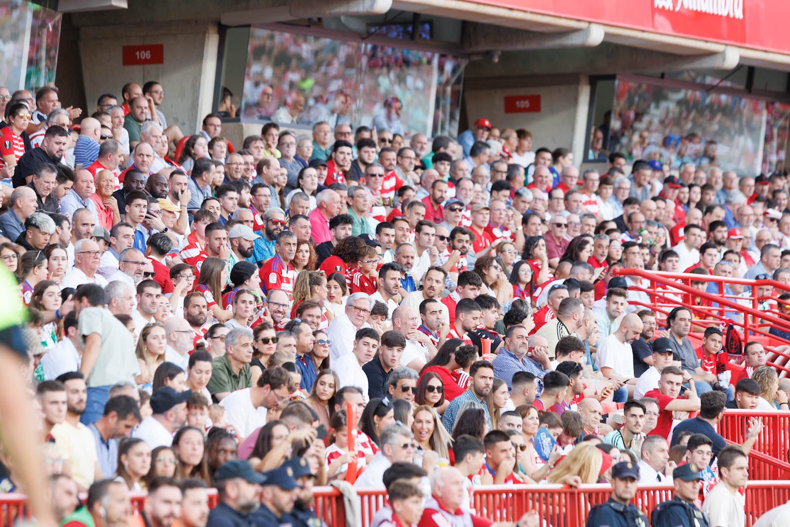 Búscate en la grada de Los Cármenes durante el Granada-Betis