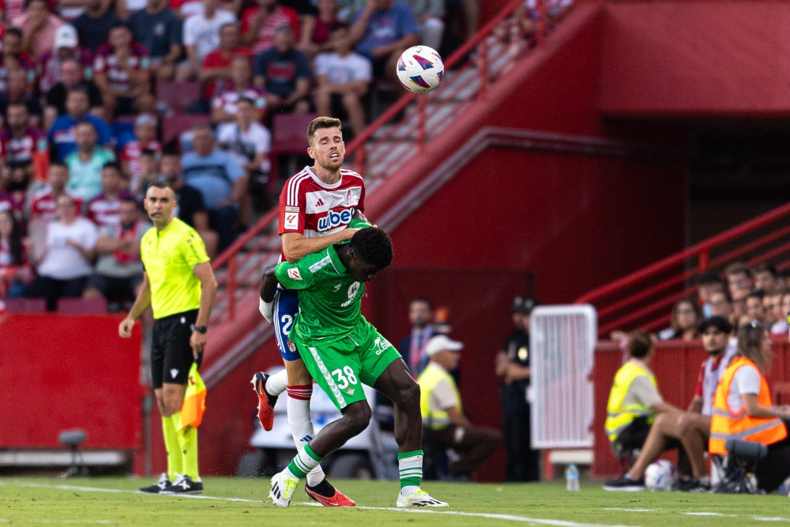 Las mejores jugadas del Granada-Betis, en imágenes