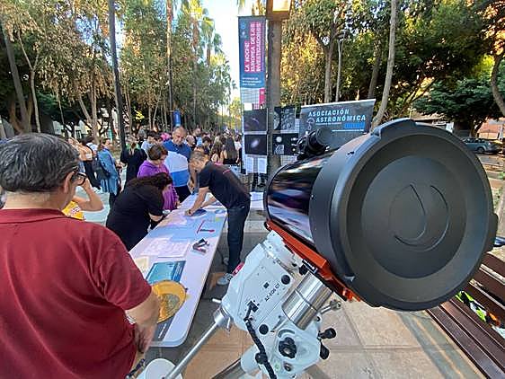 Stand en la Rambla en la pasada edición de 'La Noche Europea de los Investigadores'.