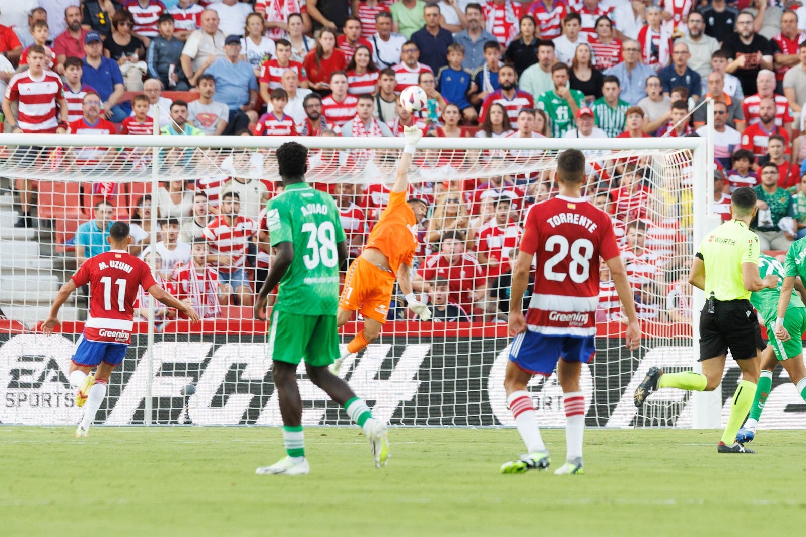 Las mejores jugadas del Granada-Betis, en imágenes