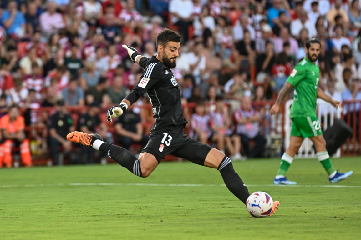 Las mejores jugadas del Granada-Betis, en imágenes