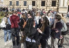 Visitantes en la Alhambra.