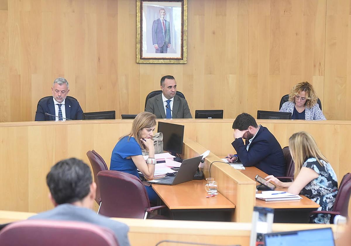 La Corporación provincial celebra el pleno de septiembre y aprueba el inicio de las obras del Camino de Purchil.