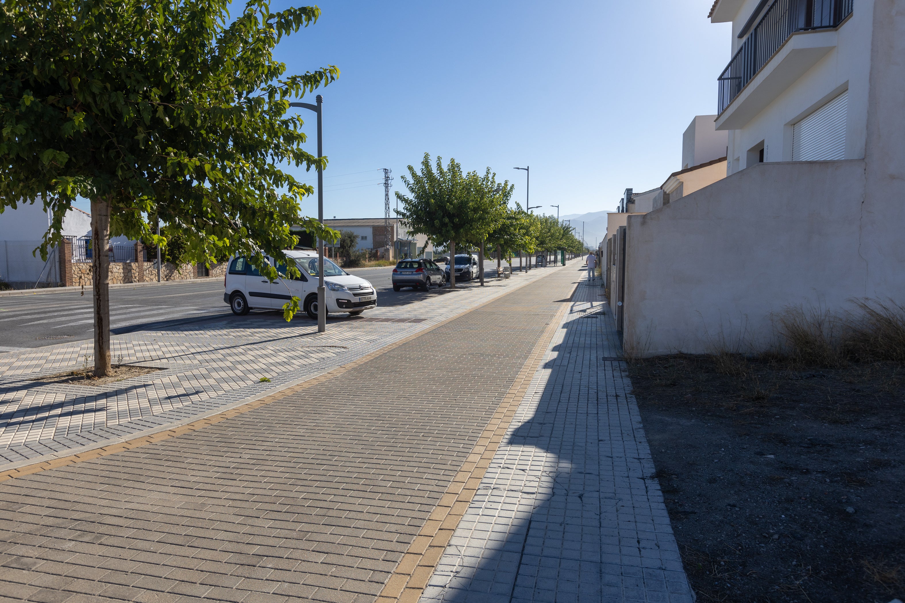 Imagen secundaria 1 - Cortes, prohibido el paso y carriles residenciales junto a la Avenida Cristóbal Colón en Churriana.