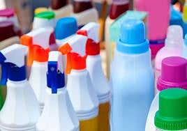 La OCU advierte sobre estos productos de limpieza doméstica.