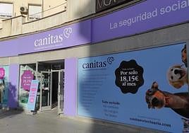 Fachada de la veterinaria Canitas de Granada.