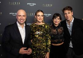 Luis Miguel Calvo, con Alexia Putellas, Joanna Pardos y Javier Martínez, en el estreno de la serie documental.