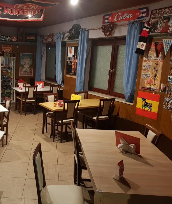 Imagen secundaria 2 - Los andaluces que triunfan en Núremberg con su bar de tapas: «Les encanta la paella»