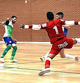 El Inagroup perforó la meta defendida por Óscar de la Faya hasta en dos ocasiones.