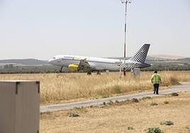Avión de Vueling en el aeropuerto Federico García Lorca Granada-Jaén.
