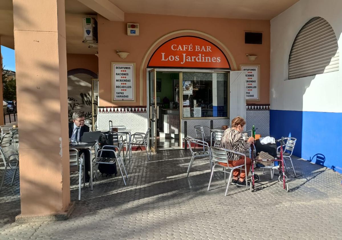 Una de las cafeterías del entorno del Palacio.