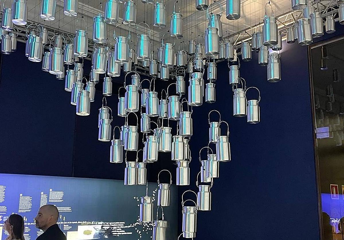 Un aspecto de la exposición sobre los cuentos de Miguel Hernández, inaugurada ayer en la Biblioteca Nacional.