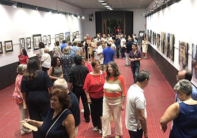 Público que asistió a la inauguración.