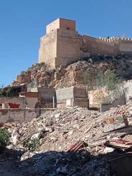 Imagen de escombros alrededor de la Alcazaba.