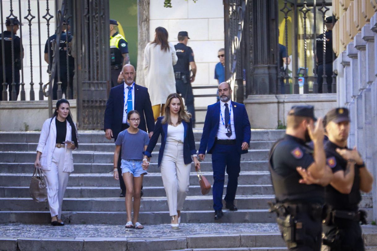 Las imágenes de los acompañantes de los mandatarios en el centro de Granada