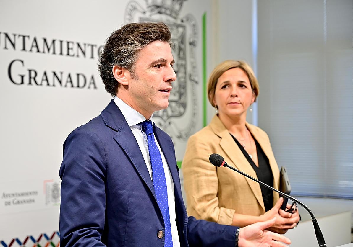 Jorge Saavedra, portavoz del gobierno muncipal, y la concejal de Movilidad, Ana Agudo