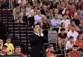 Pin da órdenes durante un partido anterior