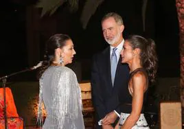 La cantaora, durante su conversación con el rey Felipe VI y la reina Letizia.