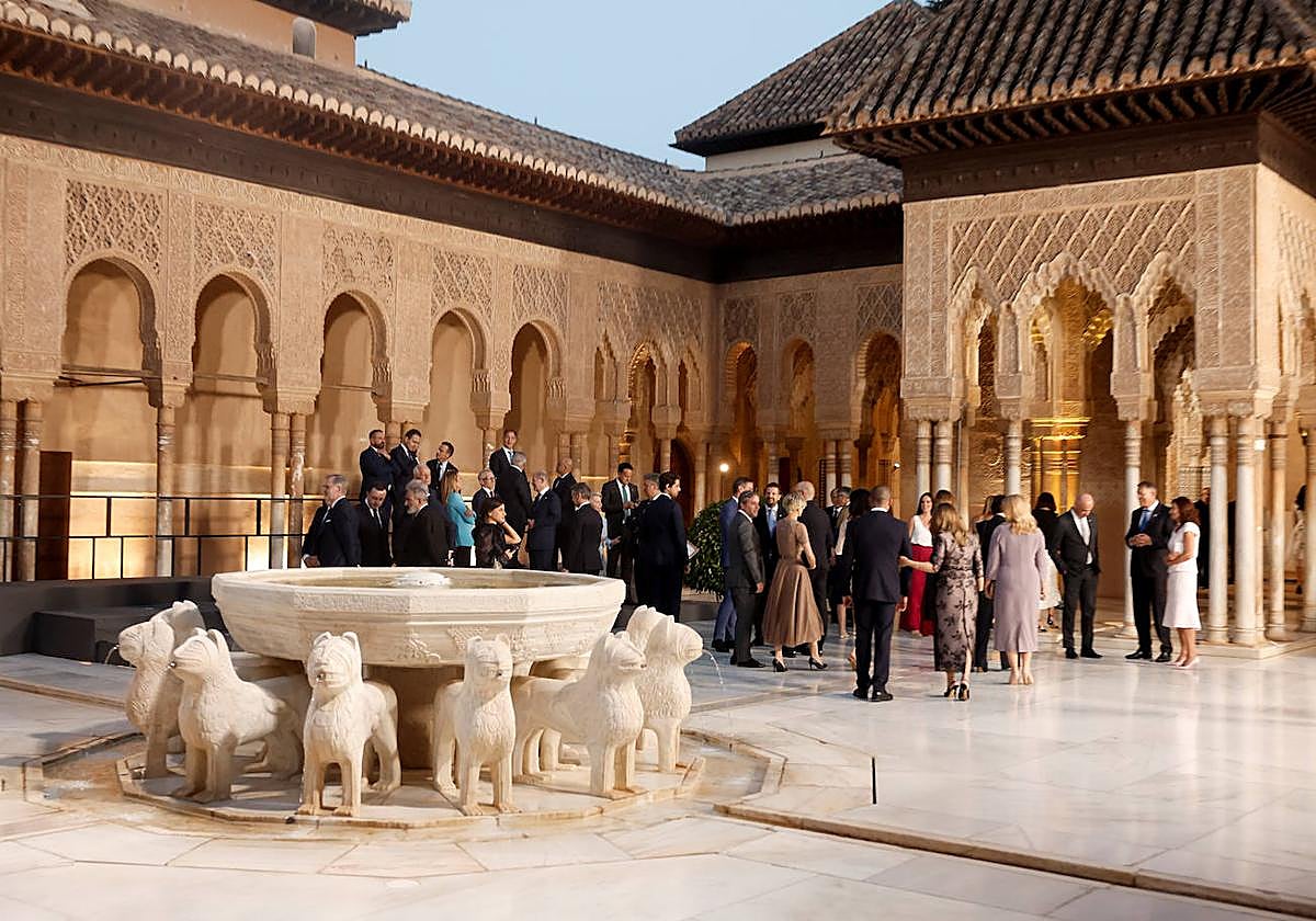 La foto de los dirigentes europeos en el Patio de los Leones de la Alhambra ha dado la vuelta al mundo.