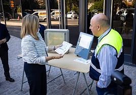 La alcaldesa, hace unos días, durante los preparativos para la cumbre.