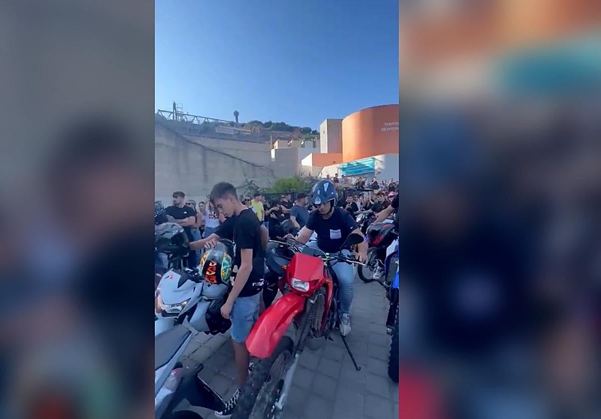 Emotivo homenaje a Daniel, el joven motorista fallecido en Almuñécar este fin de semana